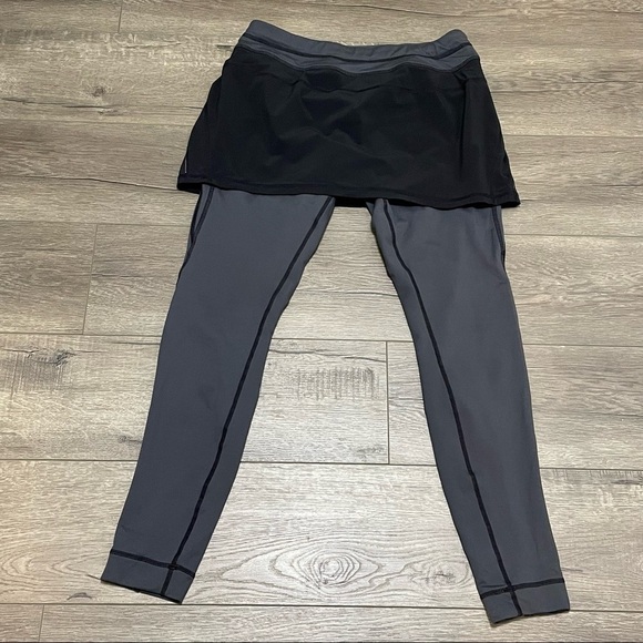 Athleta 2-In-1 Skirt Leggings In Black and Gray Size Small. - Picture 1 of 9